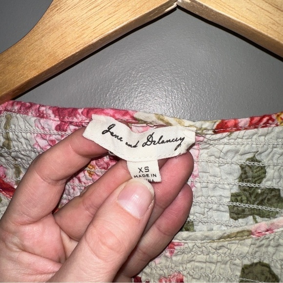 Jane and Delancey Floral bell sleeve blouse - Picture 4 of 6